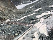 Auf dem Allalingletscher (im Bild) ist eine 58-jährige Alpinistin in eine Gletscherspalte gestürzt und ums Leben gekommen. (Bild: Kantonspolizei Wallis)