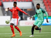 Rafael Leão (rechts), hier gegen Jordan Lotomba in einem U21-Spiel zwischen der Schweiz und Portugal (Bild: KEYSTONE/JEAN-CHRISTOPHE BOTT)