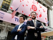 Pinterest-Gründer Ben Silbermann (Links) und Evan Sharp vor dem Börsengang im April in New York. (Bild: KEYSTONE/AP/RICHARD DREW)
