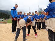 Unter dem strengen Blick von Matthias Sempach setzen die Schwinger gleich um, was sie neu gelernt haben. (Bild: PD)