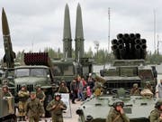 In Russland sind bei einem missglückten Test auf einem Militärgelände sieben Menschen ums Leben gekommen - zudem ist laut Meldungen vom Samstag eine erhöhte Radioaktivität festgestellt worden. (Bild: KEYSTONE/EPA/ANATOLY MALTSEV)