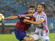 Kemal Ademi (links, hier im Match gegen Linz) erzielte Basels 2:1 gegen Servette (Bild: KEYSTONE/GEORGIOS KEFALAS)