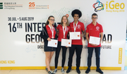 Das Schweizer Team an der Geographie-Olympiade in Hongkong: Julia Gschwind, Anna-Lena Hatzold, Carlo Mühlemann und Tobias Vetter. (Bild: pd)
