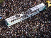 An der Street Parade rund ums Zürcher Seebecken nahmen rund 850'000 Raver teil. Die Stadtpolizei spricht von einer durchzogenen Bilanz. (Bild: KEYSTONE/ALEXANDRA WEY)