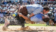 Trotz der Niederlage gegen Marcel Mathis (oben), sichert sich Michael Bless souverän das begehrte Eichenlaub. Bild: Lorenz Reifler