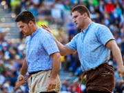 Armon Orlik (rechts) hat Mike Müllestein besiegt. Hier schien alles in Ordnung zu sein (Bild: KEYSTONE/EDDY RISCH)