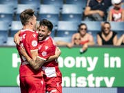Nikki Havenaar (links) und Nicola Sutter feiern das 1:0 (Bild: KEYSTONE/ALEXANDRA WEY)