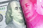 Amerikanischer Dollar versus chinesischer Yuan: Steuern die beiden Weltmächte wirklich auf einen Währungskrieg zu? (Bild: Shutterstock)