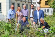 Harry Stehrenberger, Dominique Bornhauser, Toni Kappeler, David H. Bon und Guido Grütter; vorne: Viktor Gschwend, Maja Lüscher. (Bild: PD)
