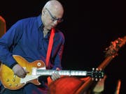 Der britische Gitarrist Mark Knopfler feiert am 12. August 2019 den 70. Geburtstag. (Bild: Keystone/WALTER BIERI)