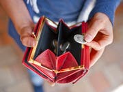 Wie kann die Sozialhilfe von Ausländern eingeschränkt werden? 20 Optionen liegen vor. (Archivbild, Quelle: Keystone).