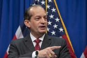 Musste zurücktreten: Arbeitsminister Alex Acosta. (Bild: EPA)