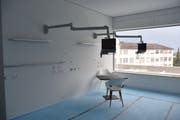 Ein Blick in das Patienten-Musterzimmer zeigt den Baufortschritt.