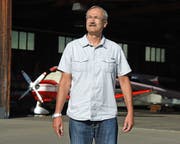 Der Sarner Segelflieger Guido Müller auf dem Flugplatz Kägiswil, rund zwei Stunden vor dem Start zum ersten Flug. (Bild Robert Hess, 4. August 2019)