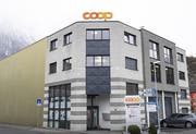 Die «IG Kein Casino im Dorf» will mit möglichst vielen Unterschriften das im Coop-Gebäude geplante Casino verhindern. (Bild: Daniel Schwendener)