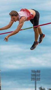 Fabian Steffen (Grossdietwil) überspringt die 4,40 Meter.
