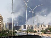 Erneut Rauchschwaden am Flughafen von Tripolis: In Libyen ist eine vereinbarte Waffenruhe gebrochen worden. (Archivbild 2014) (Bild: KEYSTONE/AP/UNCREDITED)