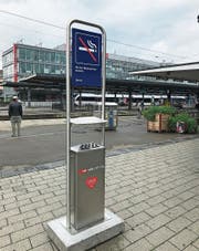 Bis hier hin und nicht weiter: Auf dem Perron zum Gleis 1 darf ab sofort nicht mehr geraucht werden.Bild: Gianni Amstutz