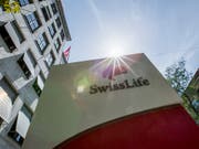 Der Lebensversicherer Swiss Life hat im ersten Halbjahr sein Gebühren- und Vorsorgegeschäft ausgebaut. (Bild: KEYSTONE/CHRISTIAN MERZ)