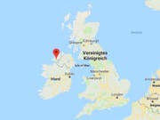 Die Schwimmer gerieten vor der Küste im Norden Irlands bei Donegal im Atlantik in Seenot. (Bild: Google Maps)