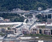 Ende Juni wurden die Überreste der zerstörten Morandi-Brücke in Genua gesprengt.Bild: Luca Zennaro/EPA (29. Juni 2019)