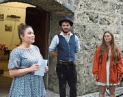 Die Wiler Autorin Bettina Scheiflinger (links) hat die Texte zu den fünf Hörgeschichten verfasst. Bild: Gianni Amstutz