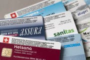 Comparis hat insgesamt 3500 Menschen zu ihren Krankenkassen befragt, Moneyland 1500. (Bild: Keystone)