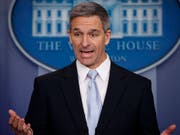 Ken Cuccinelli, kommissarischer Leiter der US-Einwanderungbehörde, hat die Inschrift der New Yorker Freiheitsstatue umgedichtet und wird dafür kritisiert. (Bild: KEYSTONE/AP/EVAN VUCCI)