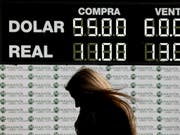 Auslöser der Turbulenzen an der Börse in Argentinien war ein klarer Sieg der Opposition bei einer wichtigen Testwahl am Wochenende gewesen, der die Furcht vor einer Staatspleite geschürt hatte. (Bild: KEYSTONE/AP/NATACHA PISARENKO)