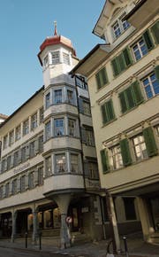 Das frühere Bezirksgebäude an der Hauptgasse ist dank dem Erker und dem Turmhelm ein Blickfang.(Bild: PD)