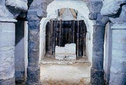 Dia-Kopie der Grabung aus den 1960er-Jahren: Otmar-Krypta im westlichen Teil der Kathedrale. (Bild: pd)