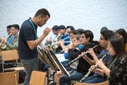Jugendliche aus Peru und der Schweiz im Music Camp des Lucerne Festival. Probe im Pfarreisaal bei der Hofkirche. (Bild: Pius Amrein (Luzern, 13. August 2019))