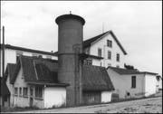 Die ehemalige Spinnerei und Weberei aus den 1860er-Jahren, wie sie nach dem Wiederaufbau nach dem Brand 1899 von der Murg her ausgesehen hat. (Bilder: PD/Denkmalpflege Thurgau, Aufnahmedaten unbekannt)