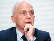 Finanzminister Ueli Maurer kann voraussichtlich auch dieses Jahr einen Milliarden-Überschuss vermelden. (Bild: KEYSTONE/PETER SCHNEIDER)