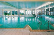 Pool Indoor (Quelle: SolbadHotel Sigriswil)