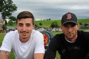 Denis Simijonovic (links) und Ermir Selmani verstärken die Reihen des FC Bazenheid ab diesem Wochenende. (Bild: Urs Nobel)