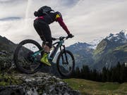 Nicht für Anfänger geeignet ist die Tour Mont-Blanc, die über 300 Kilometer Gesamtlänge und 12'000 Meter Höhendifferenz von Verbier nach Courmayeur (I) und Chamonix (F) zurück ins Wallis führt. (Bild: KEYSTONE/JEAN-CHRISTOPHE BOTT)
