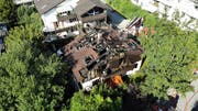 Das Wohnhaus ist ausgebrannt und nicht mehr bewohnbar. (Bild: Freiwillige Feuerwehr Zug)