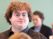 Kann wegen ungültigen Unterschriften wohl nicht als Nationalrat bei den eidgenössischen Wahlen antreten: Stefan Thöni, Präsident der Zuger Kleinpartei Parat. (Bild: KEYSTONE/URS FLUEELER)