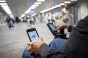 Bis Ende 2023 müssen gemäss Behindertengleichstellungsgesetz des Bundes ÖV-Haltestellen, also auch Bahnhöfe, barrierefrei zugänglich sein. Die Frist ist seit 2004 bekannt. Trotzdem kämpfen beispielsweise auch die SBB bei den dafür nötigen baulichen Massnahmen mit Verzögerungen. (Bild: Ralph Ribi - 16. Mai 2017)