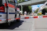 Der Unfallort wurde von der Polizei abgesperrt. (Bild: Zuger Polizei)