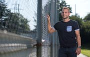 Sandro Foschini will seinen ehemaligen Teamkollegen vom FC Aarau den Schneid abkaufen. Bild: Maria Schmid (Cham, 15. August 2019)