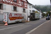 2013: Das Fundgut der Ausgrabung in der St.Galler Kathedrale wird in Bad Zurzach zum Transport verladen.