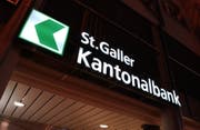 Die St.Galler Kantonalbank muss sich der andauernden Tiefzinslage stellen.