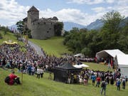 Blick auf Schloss Vaduz am Liechtensteiner Staatsfeiertag, am Donnerstag in Vaduz. Liechtenstein feiert dieses Jahr sein 300-jähriges Bestehen. (Bild: KEYSTONE/GIAN EHRENZELLER)