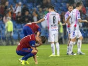 Ricky van Wolfswinkel zog sich gegen Linz eine starke Hirnerschütterung zu und wird dem FCB nun lange fehlen (Bild: KEYSTONE/GEORGIOS KEFALAS)