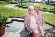 Emma Ammann (87, links) gemeinsam mit ihrer Tochter Emma Bucher (65). (Bild: Manuela Jans-Koch, 14. August 2019, Schüpfheim)