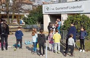 Angebote im Quartiertreff Lindenhof wie der Bastel- und Spielnachmittag werden sehr gut besucht. Bild: PD