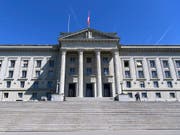 Das Bundesgericht hat die Sicherheitshaft eines wegen Sexualdelikten verurteilten Lehrers bestätigt. (Bild: KEYSTONE/LAURENT GILLIERON)