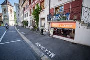 Die Dart-Lounge in der Arboner Altstadt ist am Mittwochvormittag durchsucht worden. (Bild: Reto Martin)